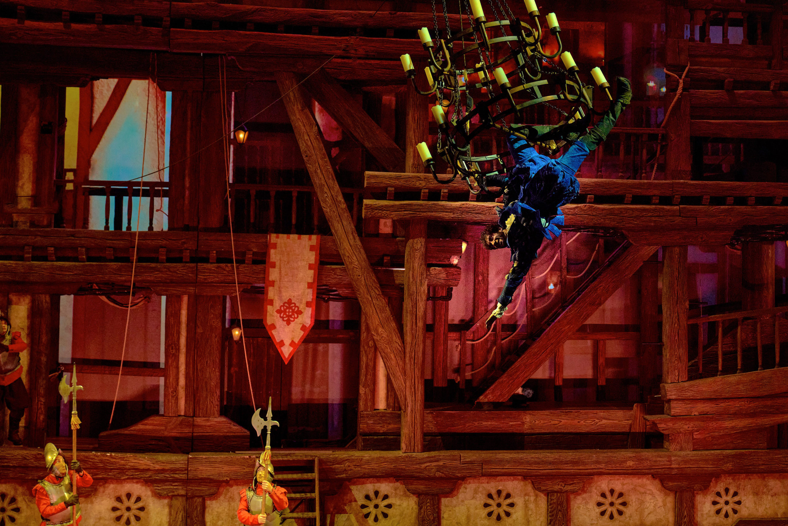 A Pluma y Espada - Solo contra todos